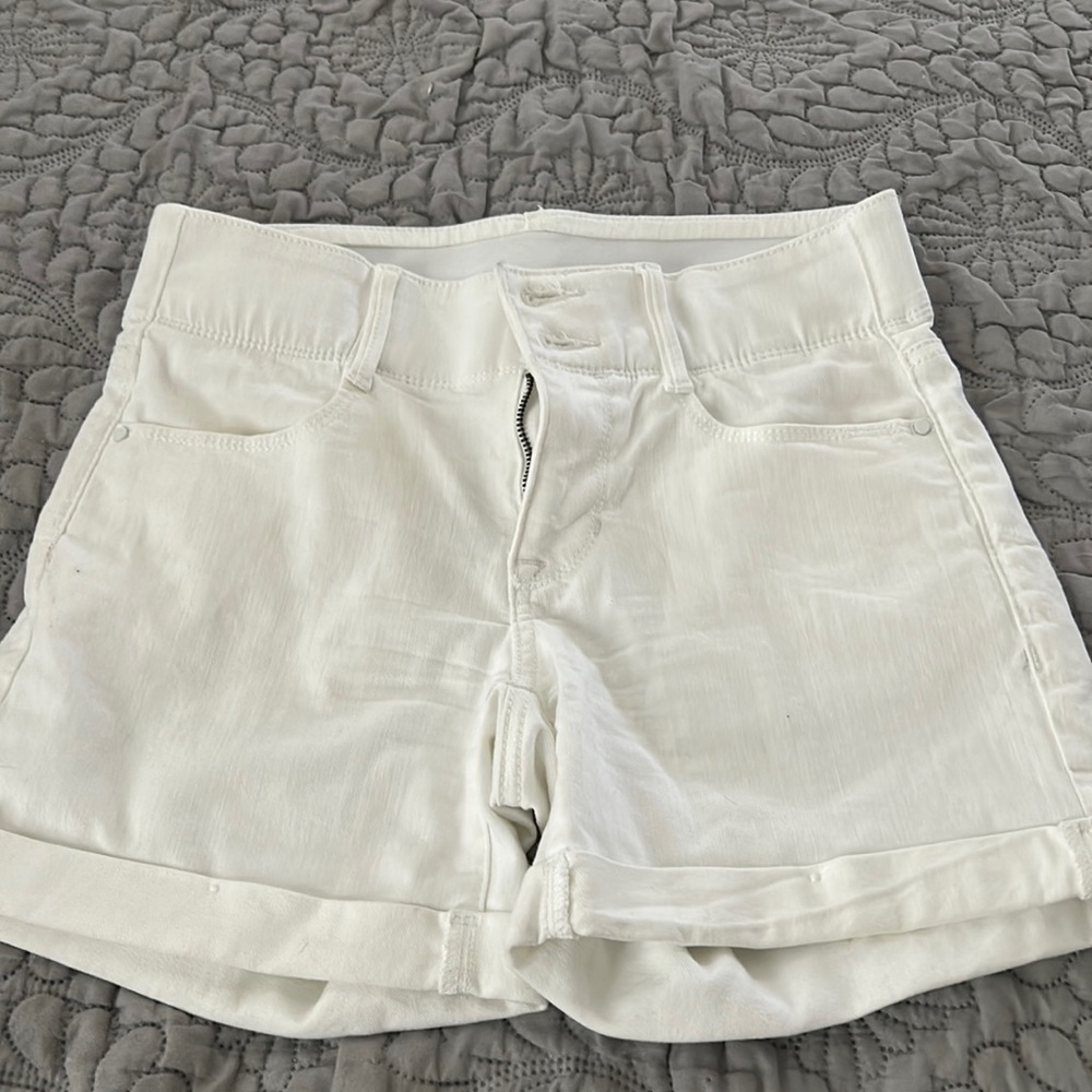 Lightly used white shorts from apt 9, size 4